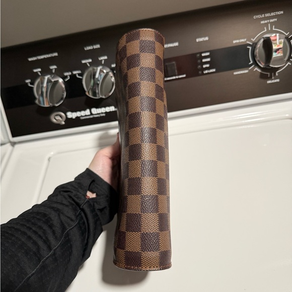 louis vuitton clutch - Picture 8 of 9